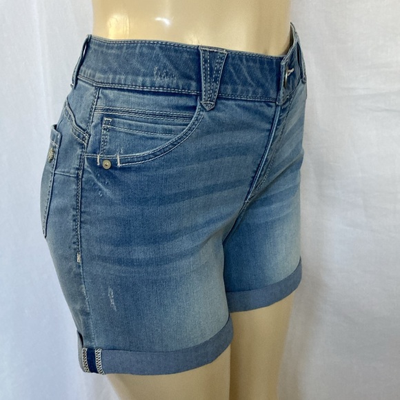 SALE!!! DEMOCRACY Tummy Control Size 6 Blue Denim Shorts 5” Inseam Cuff Hem NWOT - Picture 3 of 6